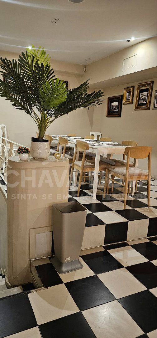 Trespasse de restaurante com esplanada na Rua de Cedofeita