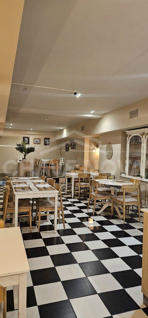 Trespasse de restaurante com esplanada na Rua de Cedofeita