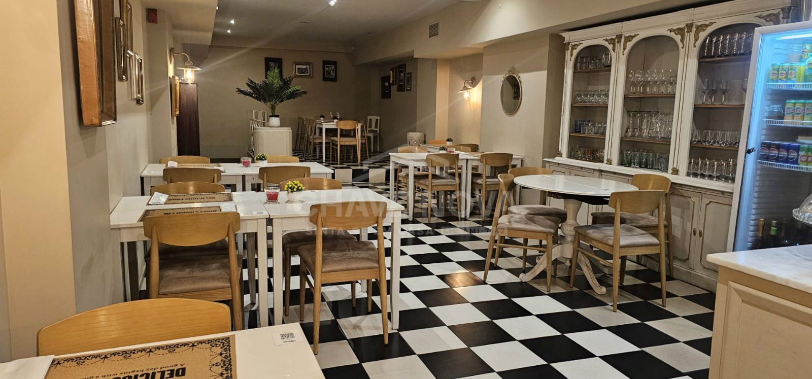Trespasse de restaurante com esplanada na Rua de Cedofeita