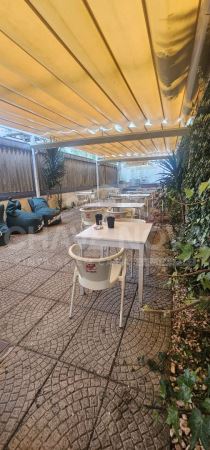 Trespasse de restaurante com esplanada na Rua de Cedofeita