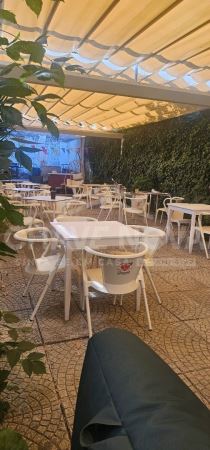 Trespasse de restaurante com esplanada na Rua de Cedofeita