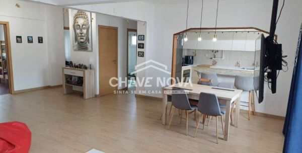 T4 Remodelado no Feijó com Sala de 50 m² – A 5 Minutos da Ponte 25 de Abril Almada