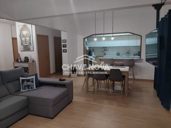 T4 Remodelado no Feijó com Sala de 50 m² – A 5 Minutos da Ponte 25 de Abril Almada