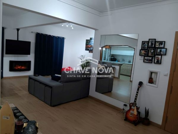 T4 Remodelado no Feijó com Sala de 50 m² – A 5 Minutos da Ponte 25 de Abril Almada