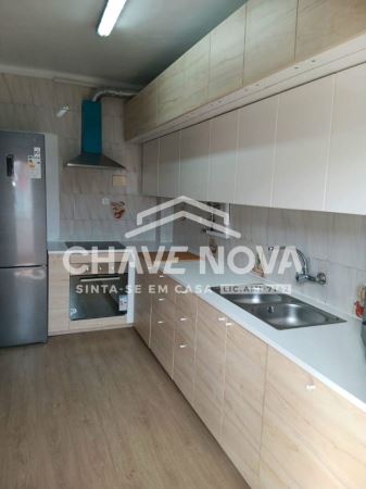 T4 Remodelado no Feijó com Sala de 50 m² – A 5 Minutos da Ponte 25 de Abril Almada