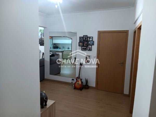 T4 Remodelado no Feijó com Sala de 50 m² – A 5 Minutos da Ponte 25 de Abril Almada