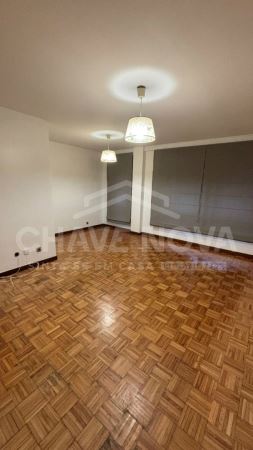 Apartamento T3 | Rés-do-chão | Rua Alves Redol – Pedrouços