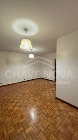 Apartamento T3 | Rés-do-chão | Rua Alves Redol – Pedrouços
