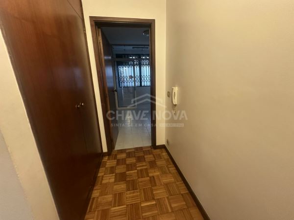 Apartamento T3 | Rés-do-chão | Rua Alves Redol – Pedrouços