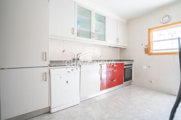 Apartamento T3 junto ao Arrábida Shopping!
