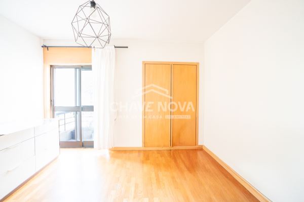 Apartamento T3 junto ao Arrábida Shopping!