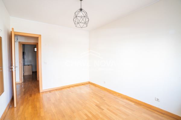 Apartamento T3 junto ao Arrábida Shopping!