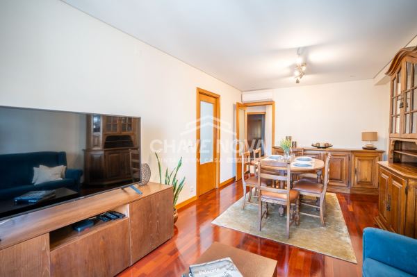Apartamento T2 + 1 (Walk-in Closet) Totalmente Mobilado – Mafamude, Vila Nova de Gaia
