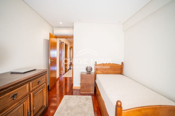 Apartamento T2 + 1 (Walk-in Closet) Totalmente Mobilado – Mafamude, Vila Nova de Gaia