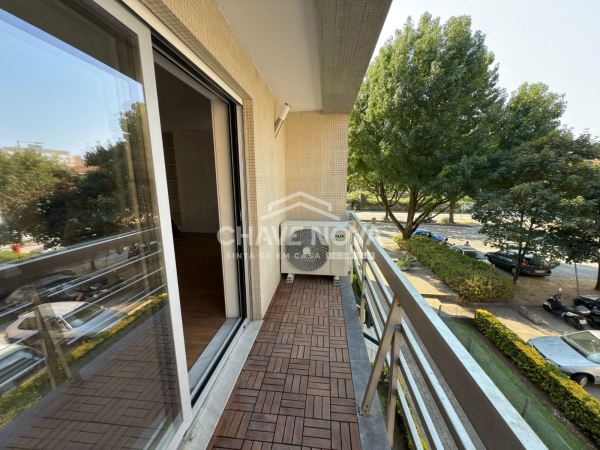 Apartamento T3 Renovado c/ Lugar de Garagem em São Mamede de Infesta (Circulação)