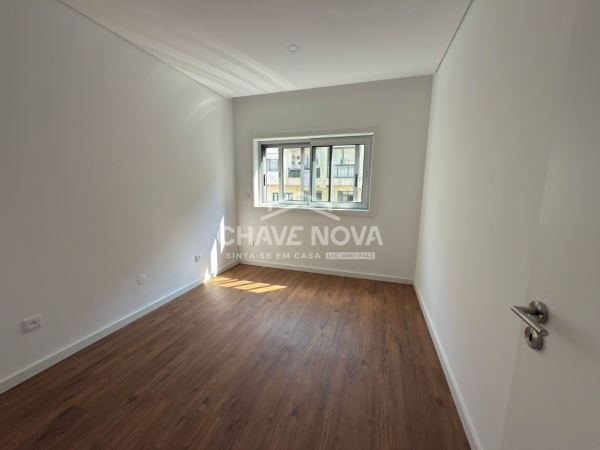 Apartamento T3 Renovado c/ Lugar de Garagem em São Mamede de Infesta (Circulação)