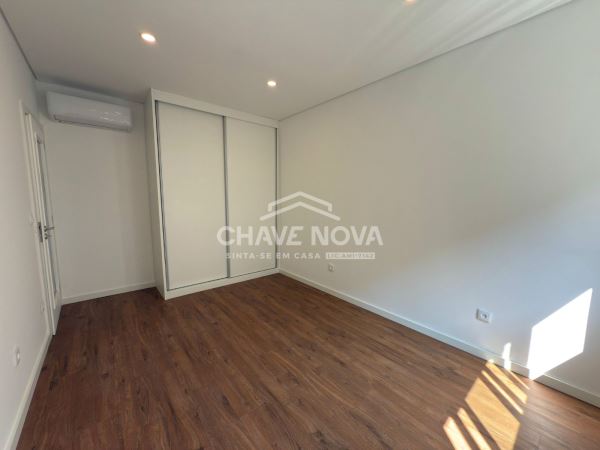 Apartamento T3 Renovado c/ Lugar de Garagem em São Mamede de Infesta (Circulação)