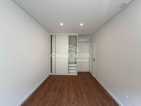 Apartamento T3 Renovado c/ Lugar de Garagem em São Mamede de Infesta (Circulação)