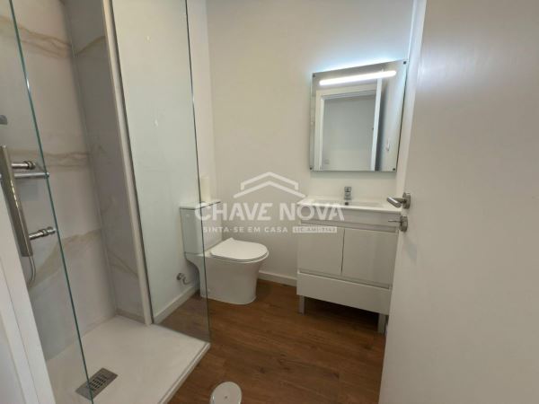 Apartamento T3 Renovado c/ Lugar de Garagem em São Mamede de Infesta (Circulação)