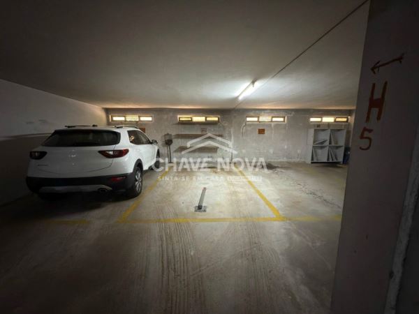 Apartamento T3 Renovado c/ Lugar de Garagem em São Mamede de Infesta (Circulação)