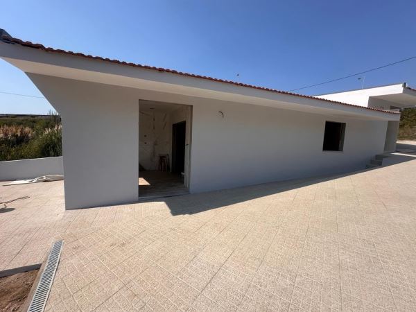 Casa térrea T1 de 2 frentes