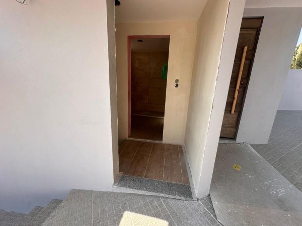 Casa térrea T1 de 2 frentes
