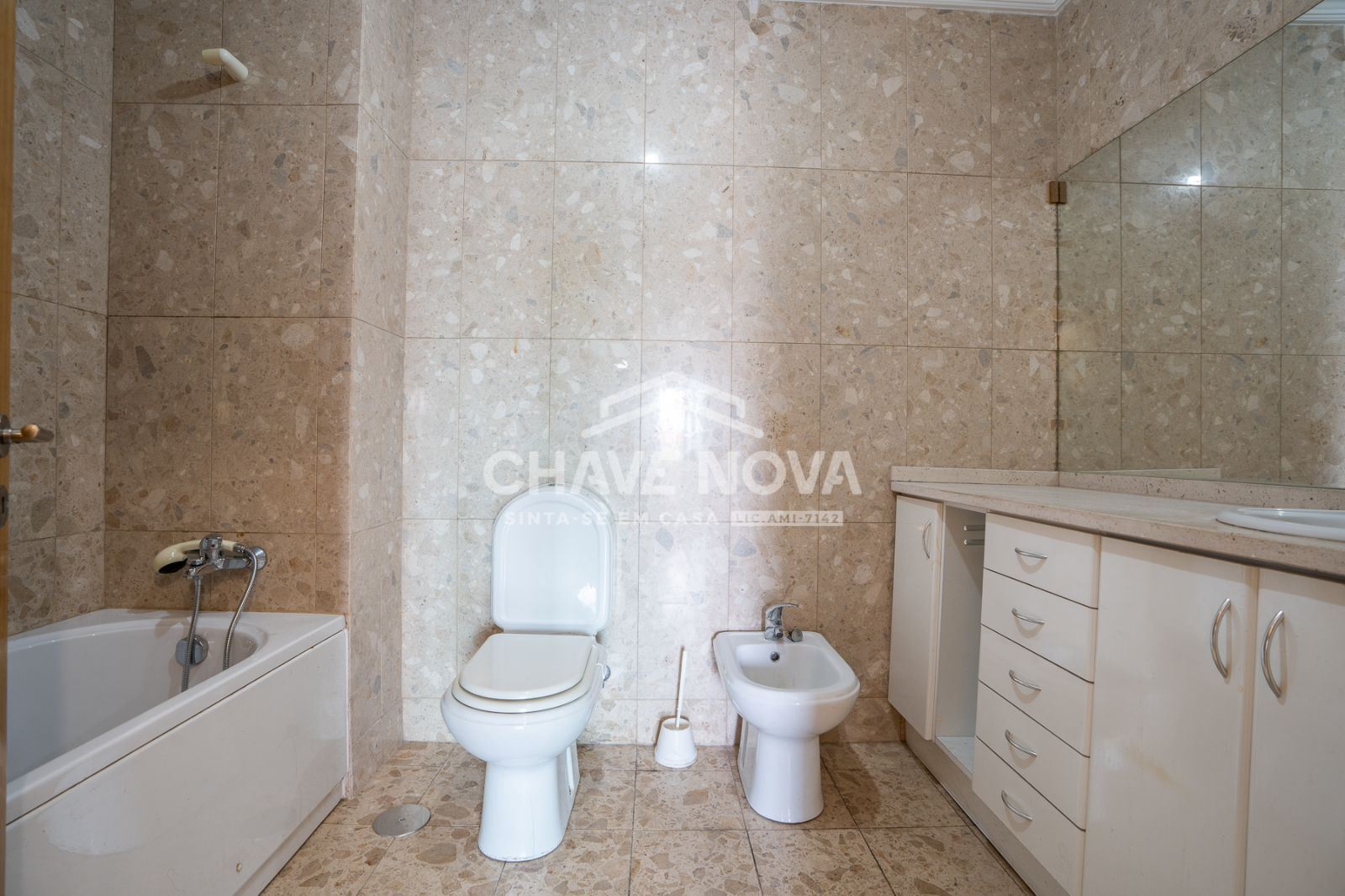 Apartamento T2 com Vista Mar na Madalena, junto ao Pingo Doce