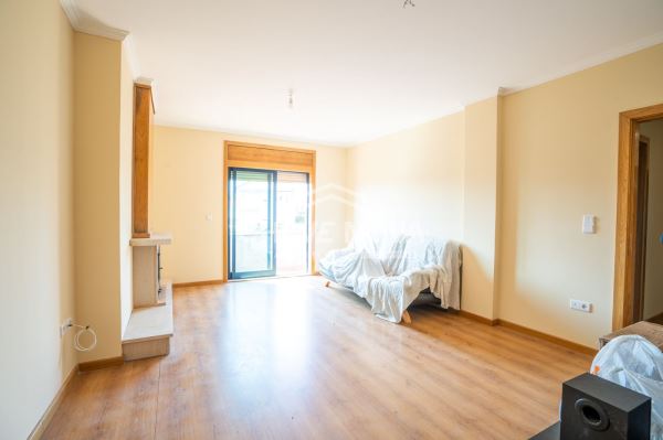 Apartamento T2 com Vista Mar na Madalena, junto ao Pingo Doce