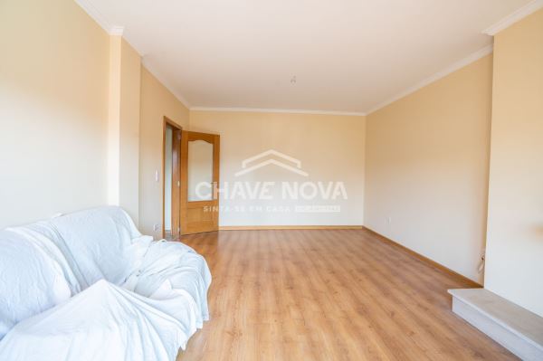 Apartamento T2 com Vista Mar na Madalena, junto ao Pingo Doce
