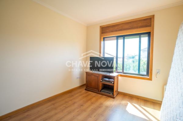 Apartamento T2 com Vista Mar na Madalena, junto ao Pingo Doce