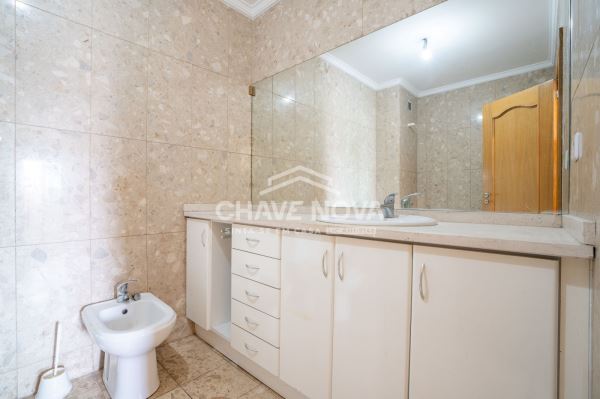 Apartamento T2 com Vista Mar na Madalena, junto ao Pingo Doce