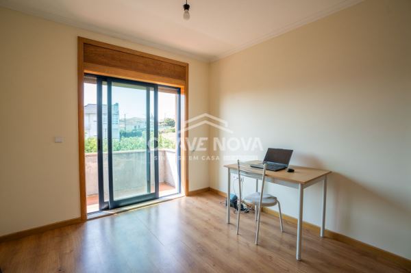 Apartamento T2 com Vista Mar na Madalena, junto ao Pingo Doce