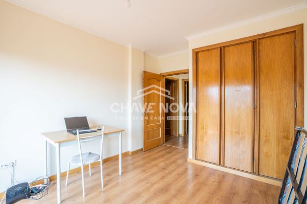 Apartamento T2 com Vista Mar na Madalena, junto ao Pingo Doce