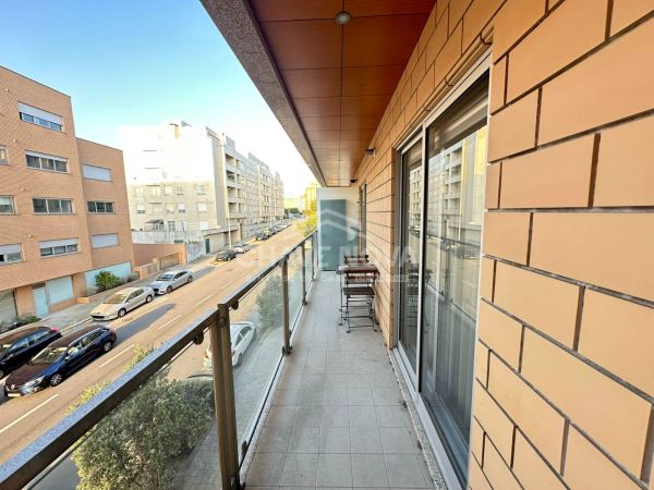 Apartamento T1 mobilado para arrendamento.
