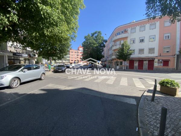 T2 na Amadora em fase  de remodelação total