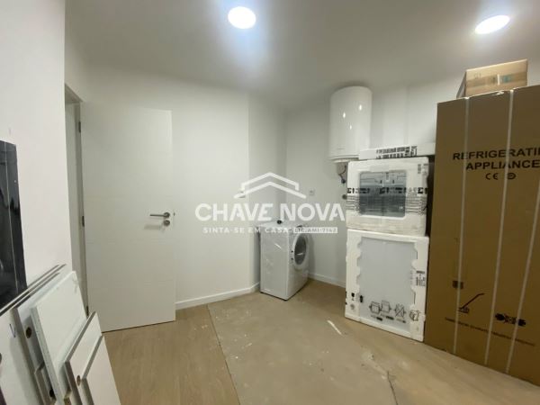 T2 na Amadora em fase  de remodelação total