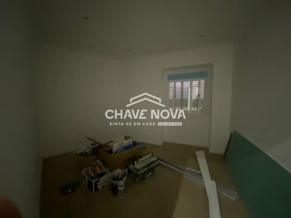 T2 na Amadora em fase  de remodelação total