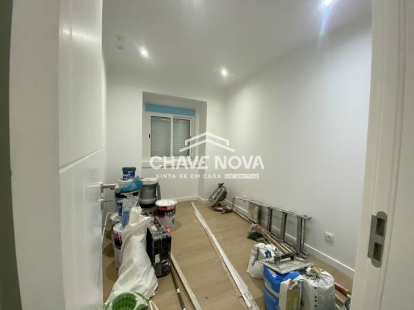 T2 na Amadora em fase  de remodelação total
