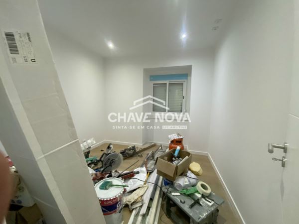 T2 na Amadora em fase  de remodelação total