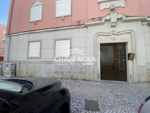T2 na Amadora em fase  de remodelação total