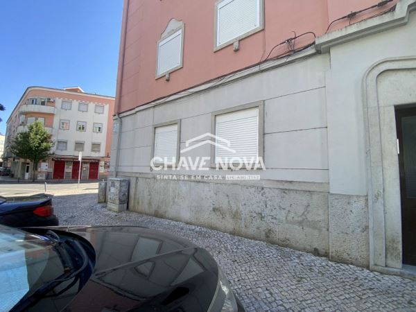 T2 na Amadora em fase  de remodelação total