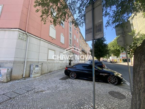 T2 na Amadora em fase  de remodelação total