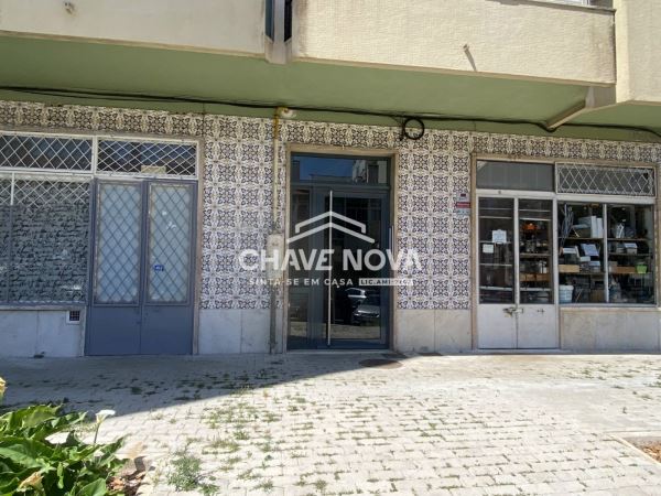 T3 na Amadora em fase  de remodelação total