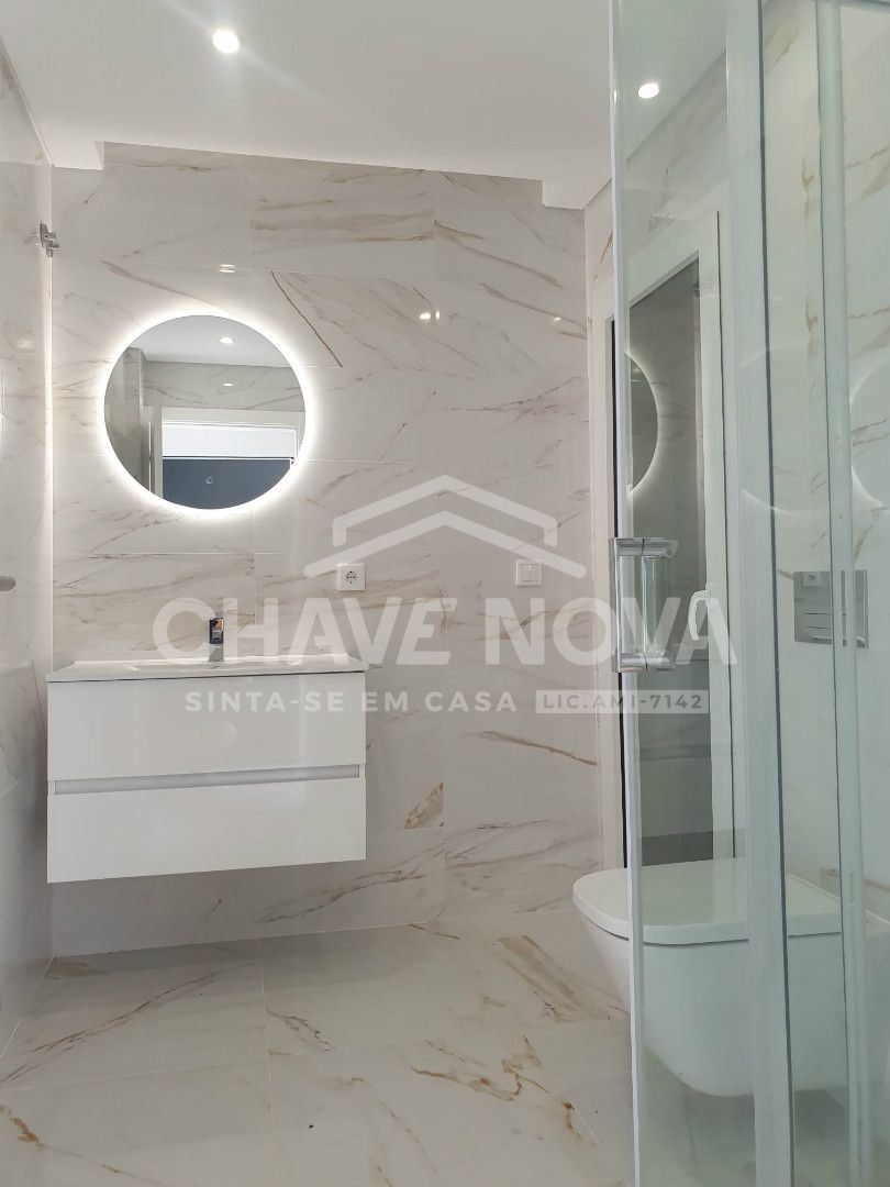 Apartamento T4 para Venda em Corroios Foto 9