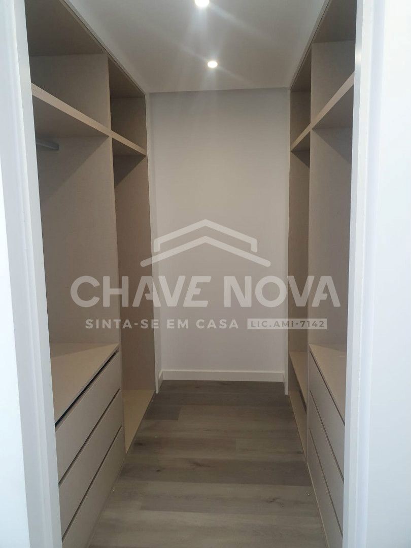 Apartamento T4 para Venda em Corroios Foto 13