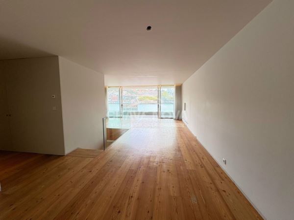 Edifício Cais do Cavaco | Apartamento T3+1 Duplex - Vista exclusiva para o Douro