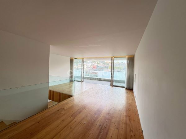 Edifício Cais do Cavaco | Apartamento T3+1 Duplex - Vista exclusiva para o Douro