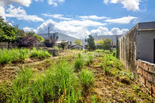 Terreno com 682m² na Madalena