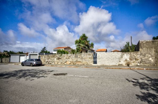 Terreno com 682m² na Madalena