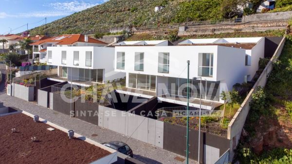 Moradia T4 Geminada de Luxo ( vistas Mar) Casas Brancas - Funchal